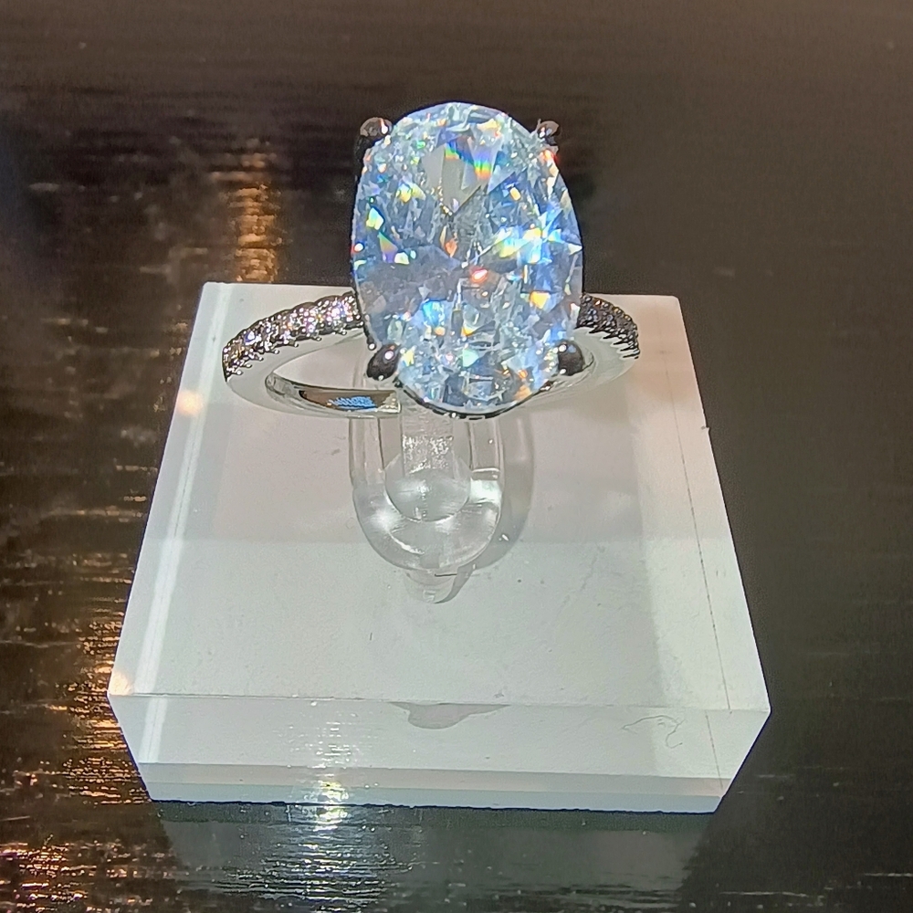 Fashion Jewelry Silver Sparkling Ring Size 8 - Picture 15 of 17